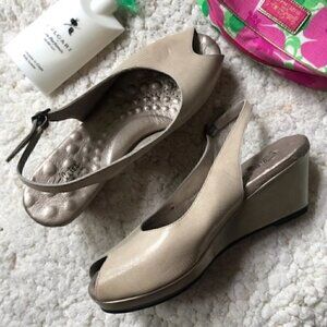 Walking Cradles TAN/NUDE Natasha Peep-Toe Slingback Lizard